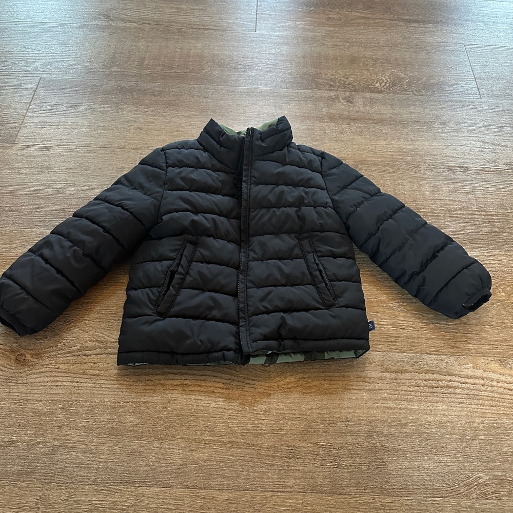 Reversible GAP Kids Black Puffer Jacket (Dino reverse, see pictures)